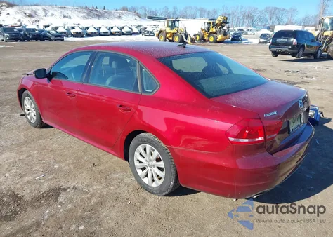 2015 Volkswagen Passat 1.8T Wolfsburg Edition z USA, uszkodzony, nr VIN 1VWAT7A35FC039300